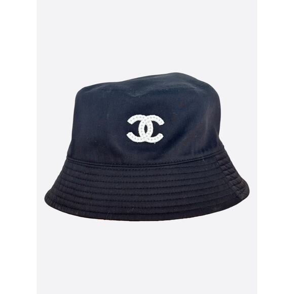 Chanel Black & White CC Logo Reversible Bucket Hat - Picture 1 of 3